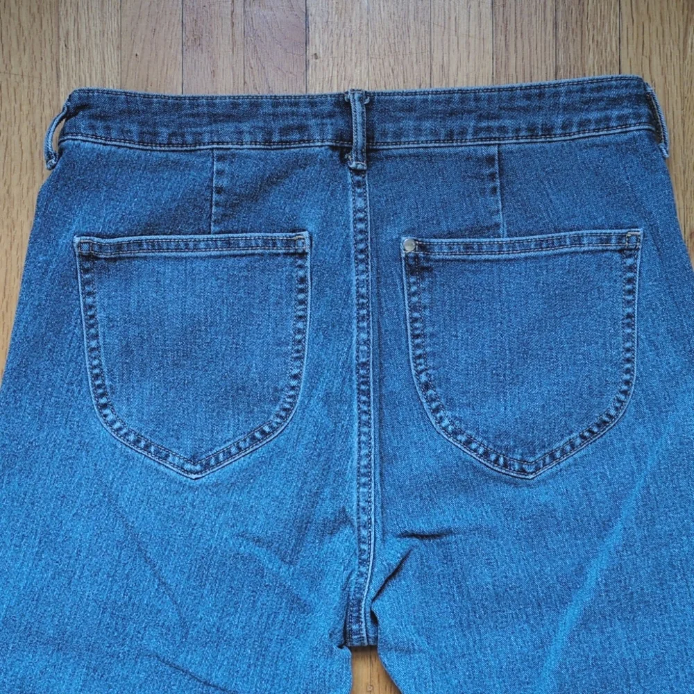 H&M & Denim medium wash high rise cropped jeans